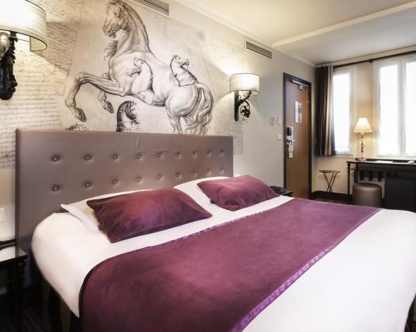 Hotel Ducs d’Anjou - Contemporary hotel room of hotel in central Paris